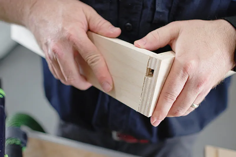 Connecting the drawer edges