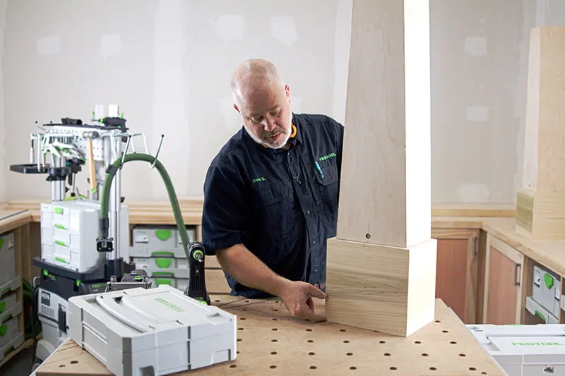 Putting on the feet of mantel